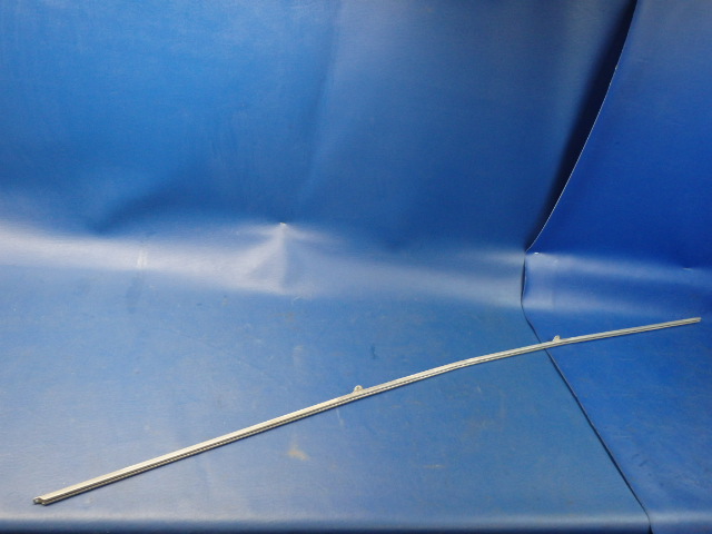 0811566-14 Cessna - TRACK - WINDOW CURTAIN UPR OR LWR (TRACK ONLY)